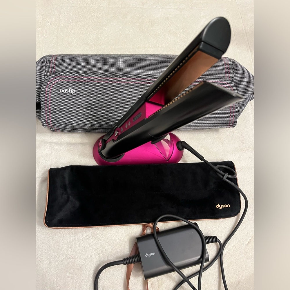 Dyson corrale with all the accessories